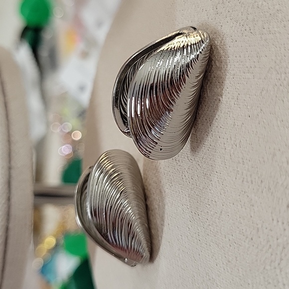 MEDITERRANEAN MUSSEL CLAM HINGED EARRINGS - Picture 7 of 9
